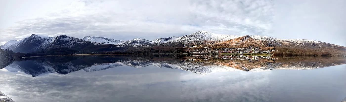 Snowdonia mountains and Llanberis village reflected in a mirror llyn padarn. (39999619614)